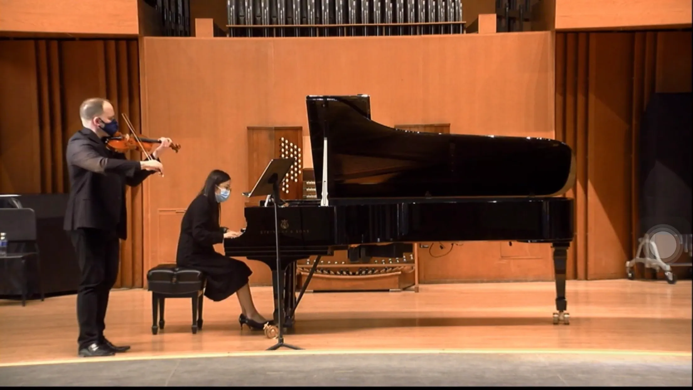 Yingqi Wang in collaborative performance